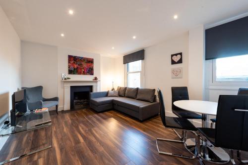 Parkside London Apartment (SS3) - image 13