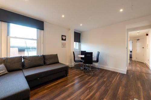 Parkside London Apartment (SS3) - image 11