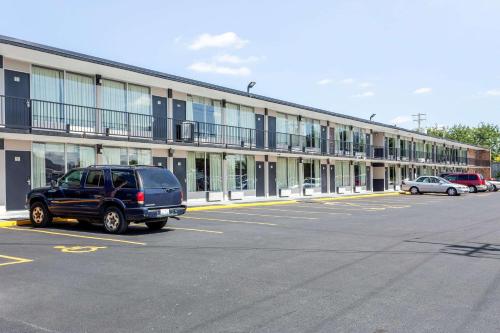 Econo Lodge in Shorewood, USA