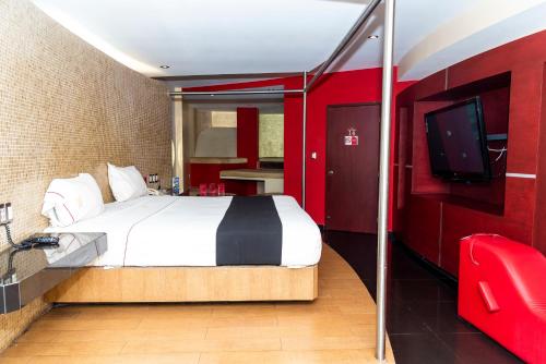 DLUXE Auto Hotel ADULTS ONLY – Veracruz, CA