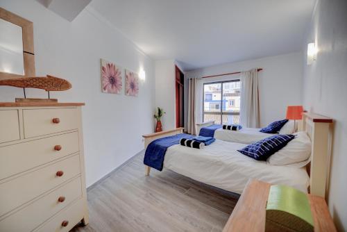 One-Bedroom Apartment image 2