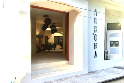 AURORA - 출입구
