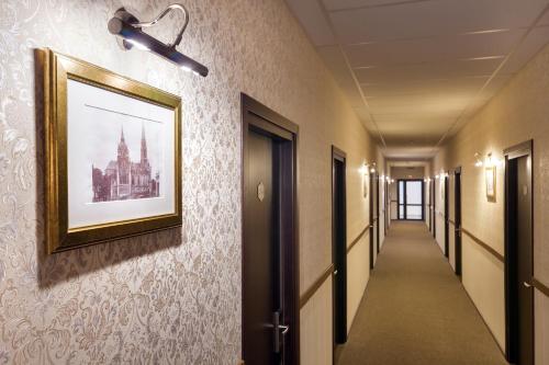 Avalon Palace - main image
