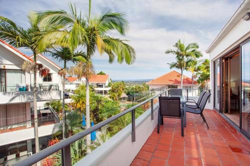 Haven on Noosa Hill - sunset views, pools, spa