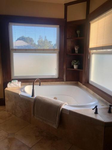 Shorelight Inn – Benicia, CA