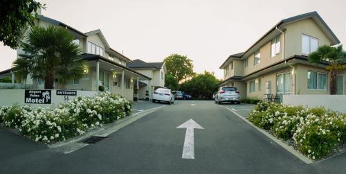 Airport Palms Motel Airport Palms Motel is conveniently located in the popular Burnside area. Featuring a satisfying list of amenities, guests will find their stay at the property a comfortable one. Facilities for disabl