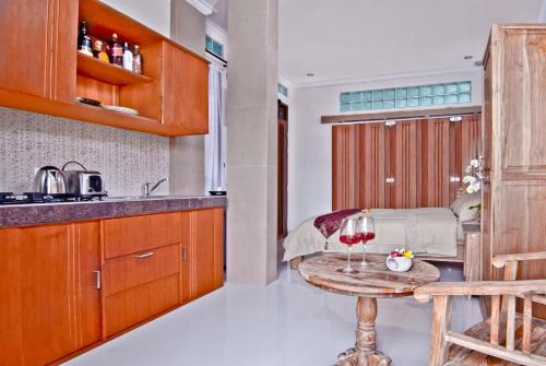 Kuta EcoStay Guest House