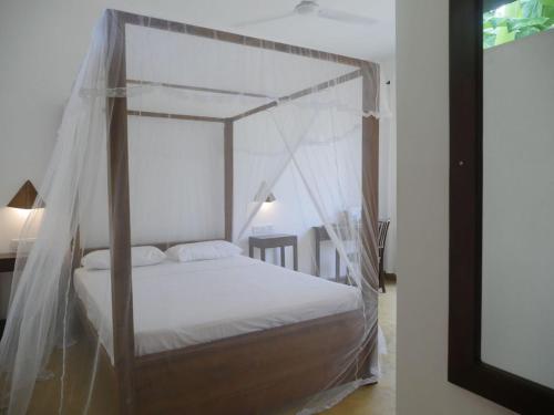 Double Room with Garden View image 6