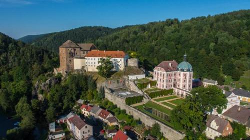附近景點, Rodinný pension Bečov (Rodinny pension Becov) in 泰普拉河畔貝喬夫