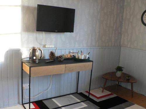 Shared lounge/TV area, Le Galaveyson in Hauterives