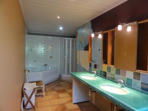 3 bedrooms, 6 beds