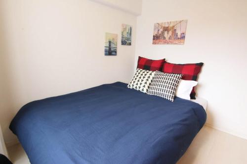 One-Bedroom Apartment image 5