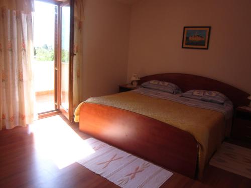 Apartments and Rooms Suzana