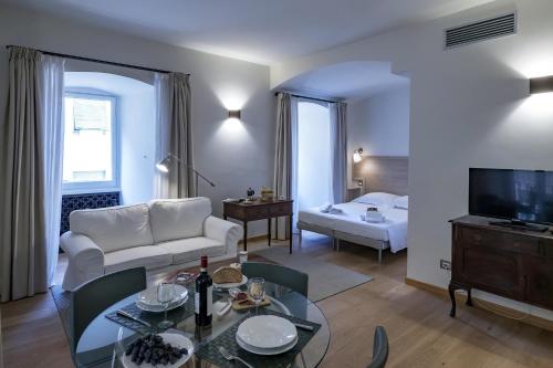 TWO TOWERS-Ramaglianti & Belfredelli Room Type - Studio Apartment
