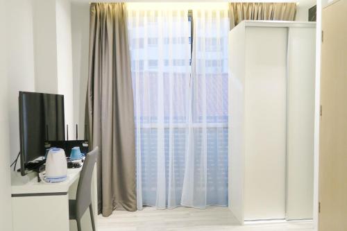 Deluxe Suite image 7