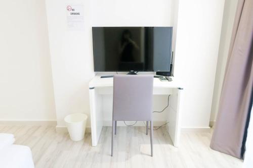 Deluxe Suite image 6