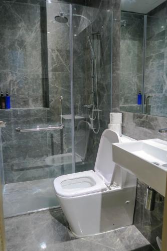 Executive Suite image 6