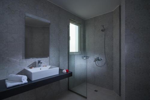 Ourania Apartments - image 2
