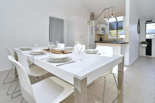 City Haven - 4BR for Families & Friends Secure Parking - image 2