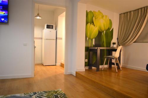 Superior Apartment with Balcony image 4