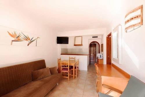 Apartamentos Colomar - image 6