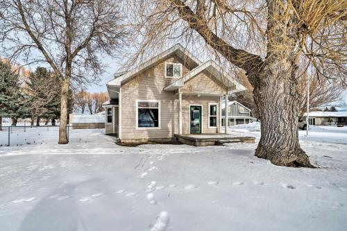. Spacious Montana Getaway, 35 Mi to Bridger Bowl!