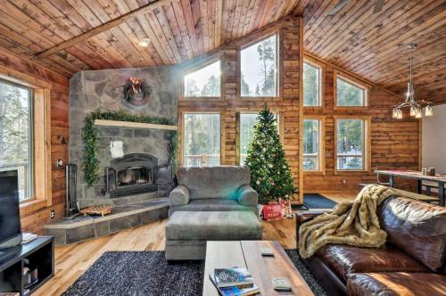 Luxury Mountain Getaway in Fairplay with Deck! in Fairplay, USA