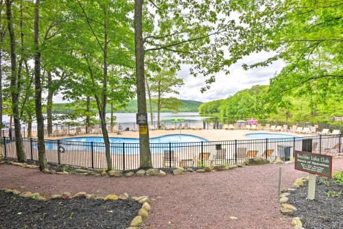 Big Boulder Mountain Townhome with Lake Club Access! - image 20