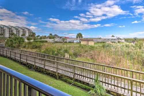 Resort-Style Escape with Views - Walk to the Beach! - image 2