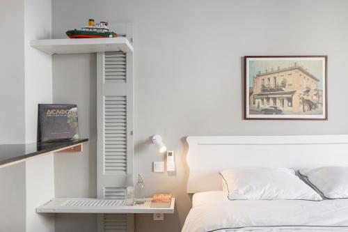 Troon of Athens Apartments 4