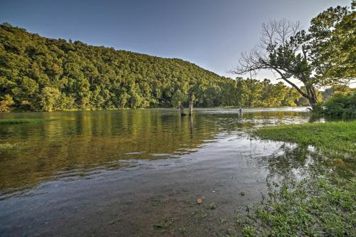 Walk-in Condo at Pointe Royal Resort with King Beds! in Branson, USA