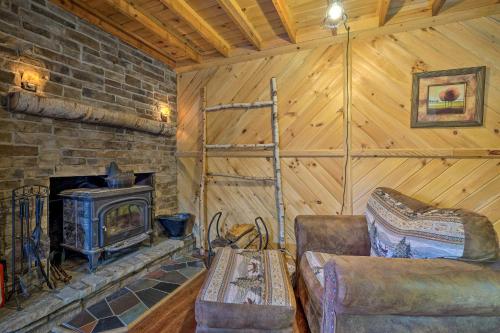 Secluded Johnsburg Retreat with Hot Tub and Fire Pit in Johnsburg, USA