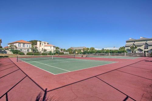 Airy Destin Condo with Pool - Walk to Private Beach! - image 2