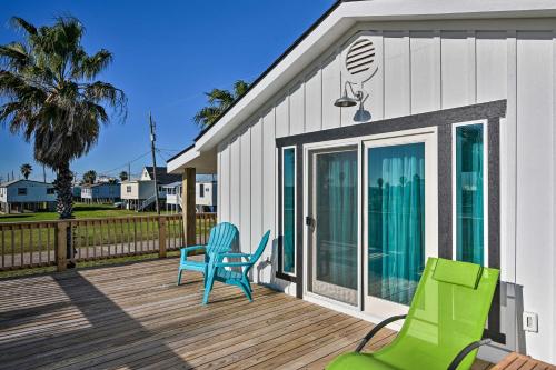 Open-Concept Cottage Less Than 1 Mi to Beach!