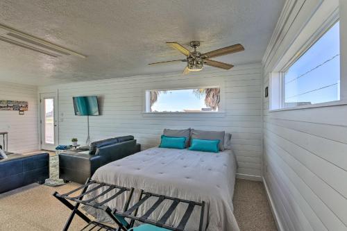 Open-Concept Cottage Less Than 1 Mi to Beach!