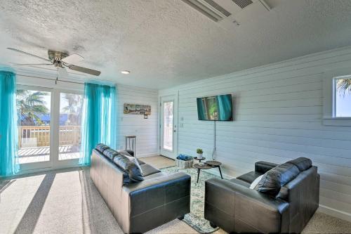 Open-Concept Cottage Less Than 1 Mi to Beach!