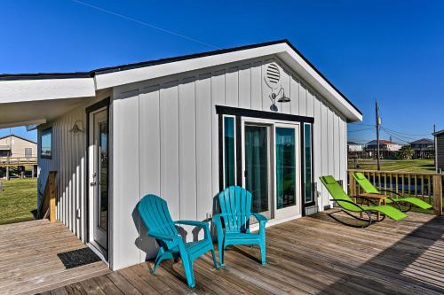 Open-Concept Cottage Less Than 1 Mi to Beach!