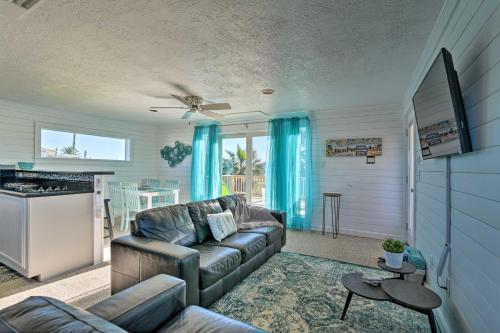 Open-Concept Cottage Less Than 1 Mi to Beach!