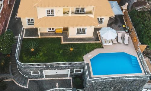 Villa Quinze - Luxurious 3 bedroom Villa with private pool and games room & amazing views