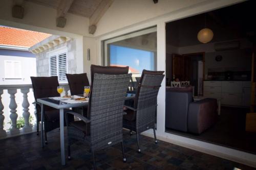 Relax Comfy Cozy Apartment 3