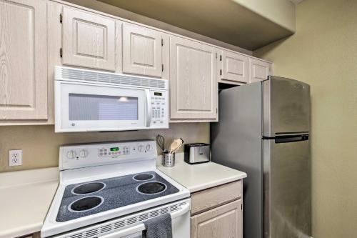 Condo with Pool Access, 5 Mi to Tempe Diablo Stadium, Tempe (zdjęcie 9)