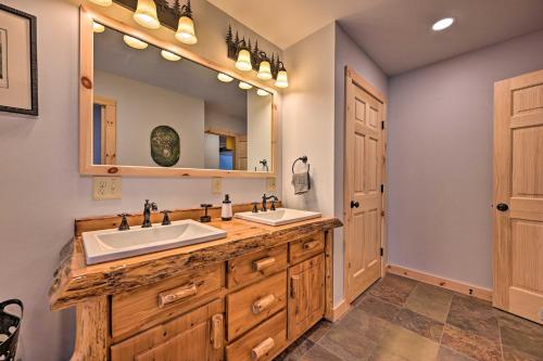 Rustic 3-Story Pittsburg Home with Top Amenities - image 5