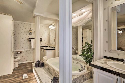 Broken Bow Home 2 Mi to Beavers Bend State Park Broken Bow Home 2 Mi to Beavers Bend State Park