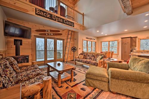 Rustic 3-Story Pittsburg Cabin with Lake and Mtn Views - Pittsburg