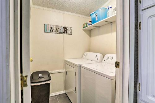 Broken Bow Home 2 Mi to Beavers Bend State Park Broken Bow Home 2 Mi to Beavers Bend State Park