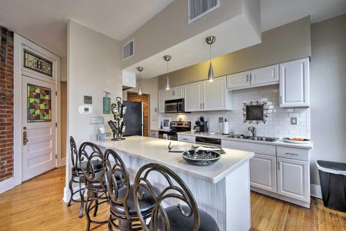 . Charming Indy Condo with Balcony - in Heart of Dtwn!