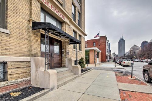 Charming Indy Condo with Balcony Nestled in Dtwn - image 8
