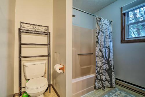 Pocono Getaway with BBQ 20 Mi to Camelback Mountain! - main image