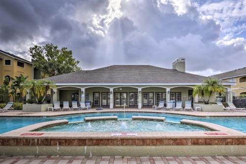 Modern Condo with Pool 4 Mi to Clearwater Beach! in Clearwater Városközpont