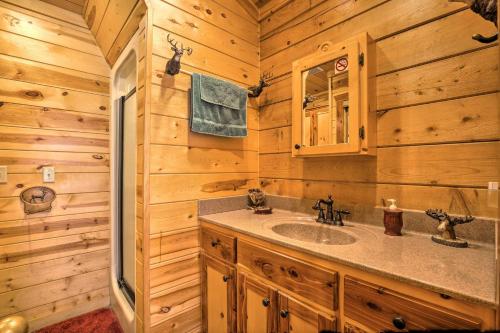 Spacious Broken Bow Cabin with Hot Tub and Playground!